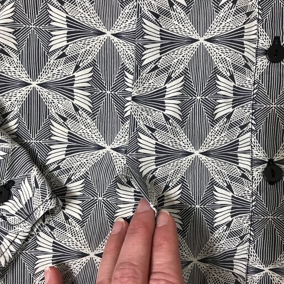 Pendleton 100% Silk Black & White Button Down Top - Picture 2 of 5